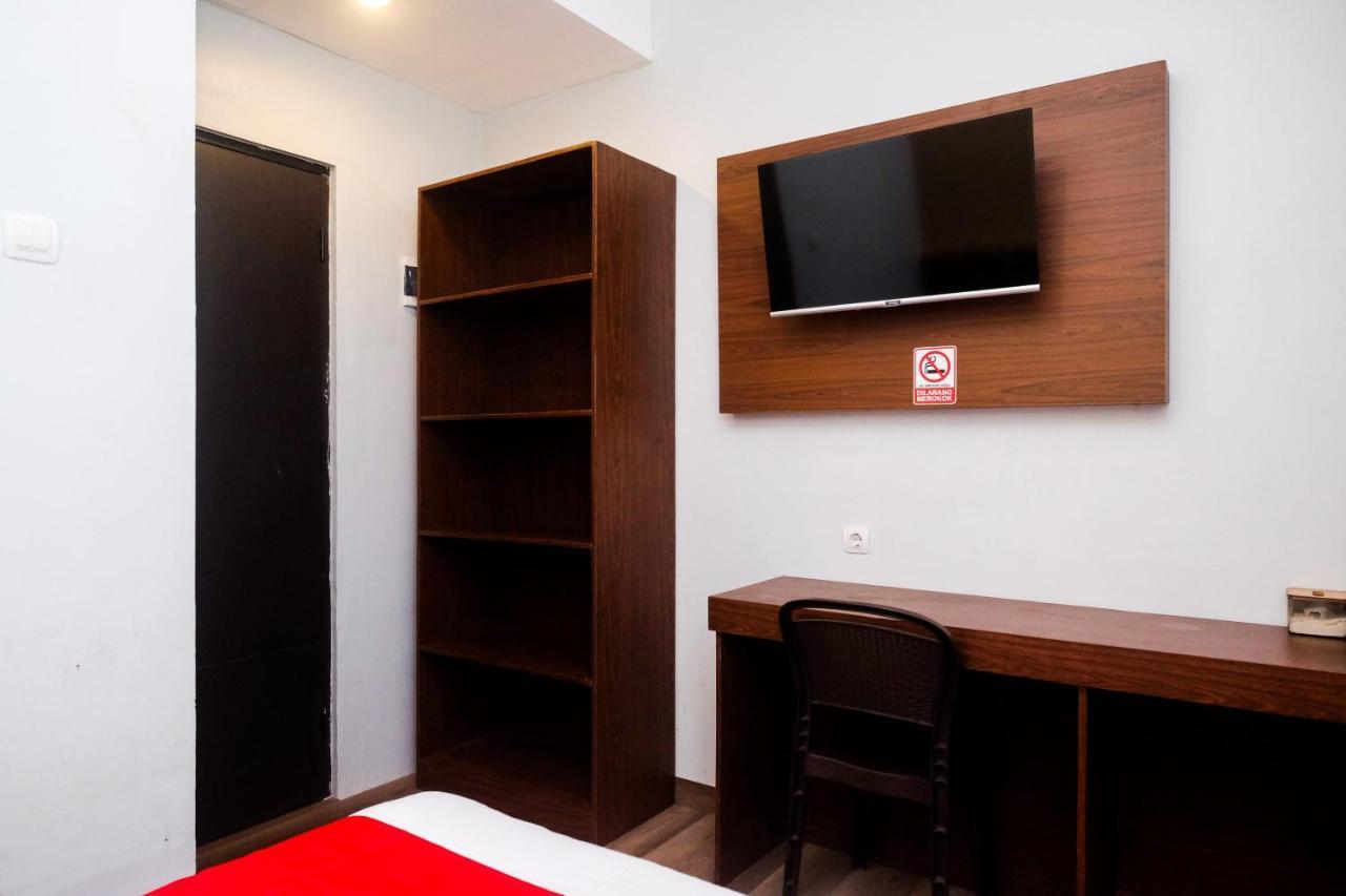 Reddoorz Near Tentrem Mall