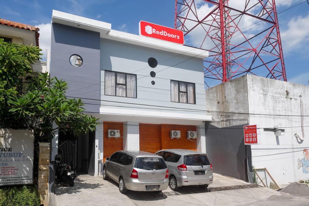 Hotel Reddoorz Near Tentrem Mall