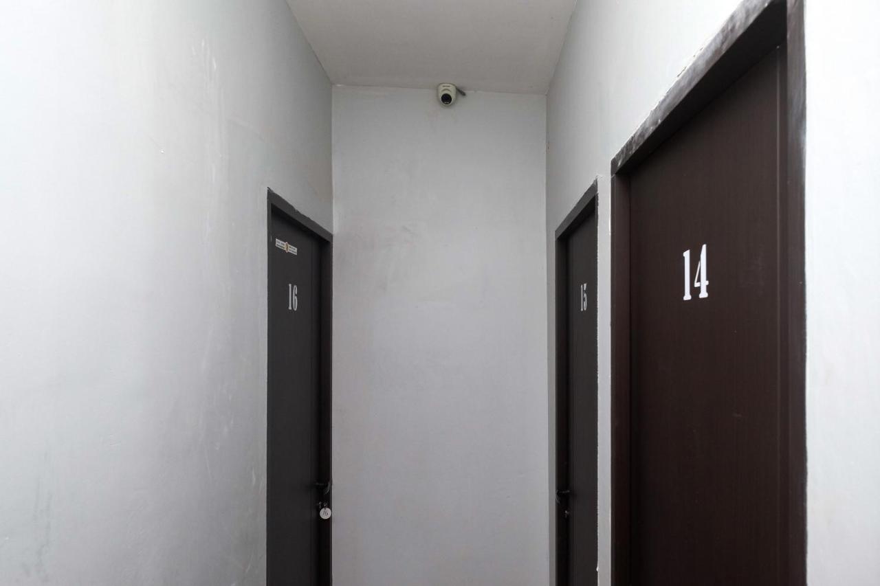 Reddoorz Near Tentrem Mall