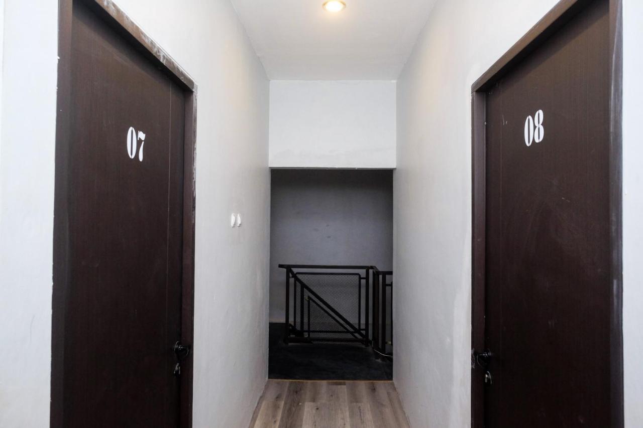 Reddoorz Near Tentrem Mall Hotel